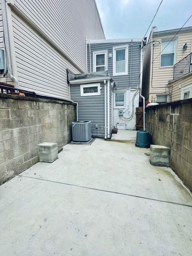 Building Photo - 310 S Collington Ave