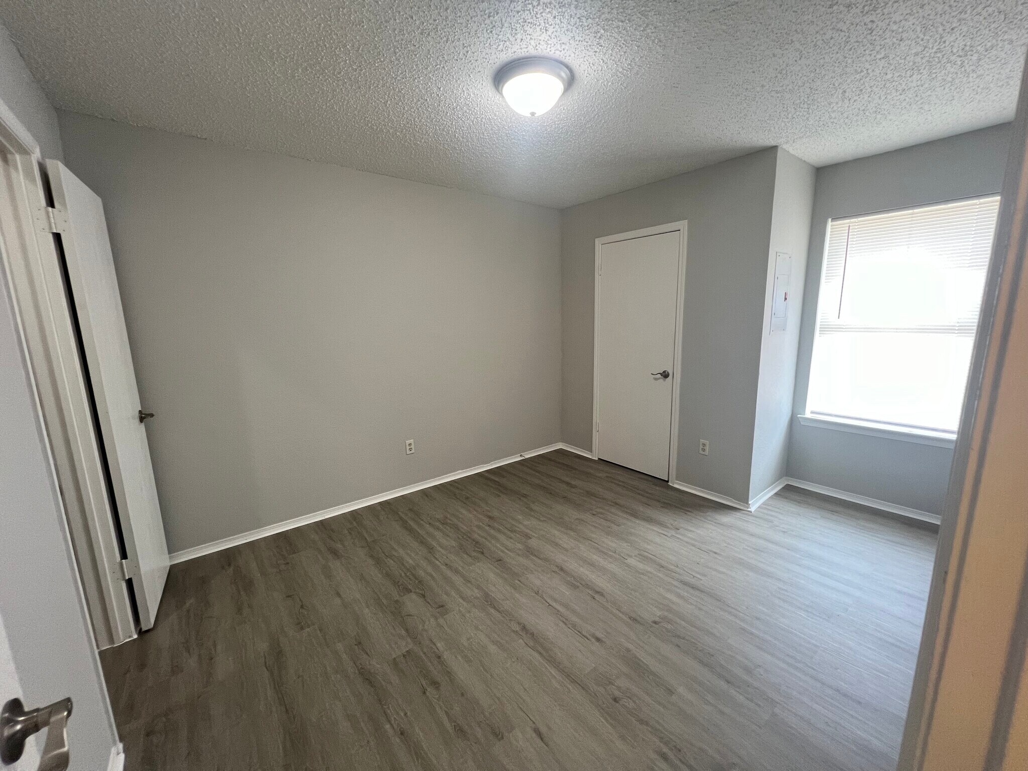 Building Photo - 1936 Bernice St