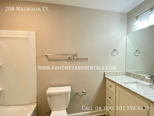 Building Photo - 208 Magnolia Ct