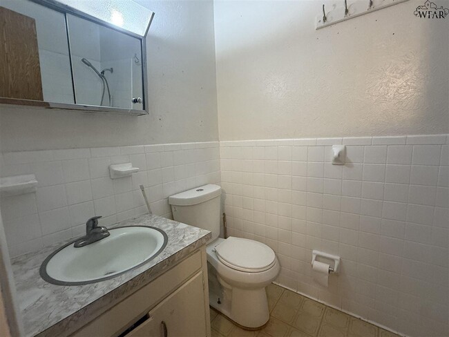 Building Photo - 4811 Cypress Ave
