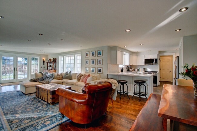 Building Photo - 3 Bedroom, 2.5 Home. Available NOW!!!!