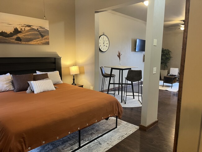 Building Photo - 2946 N 27th Ave