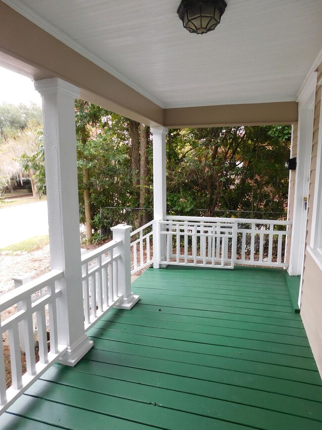 Building Photo - 611 Johnson St