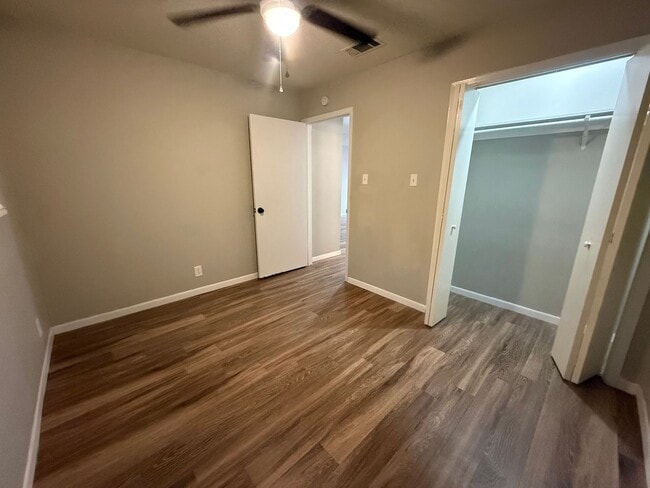 Building Photo - 2916 Bernice Dr