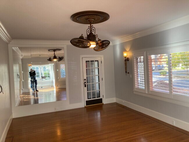 Building Photo - 2100 G St