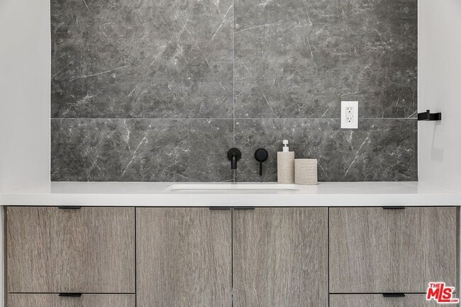 Building Photo - 1236 N Spaulding Ave