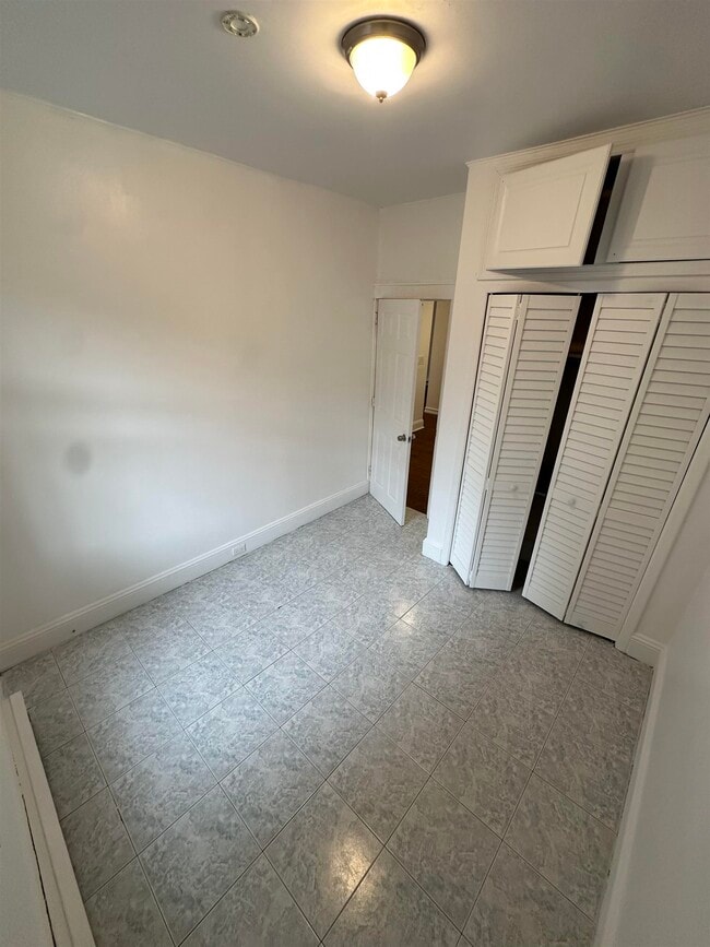 Building Photo - 173 Corabelle Ave
