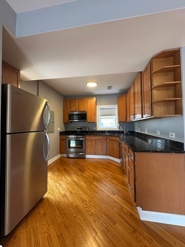 Building Photo - 5643 N Artesian Ave