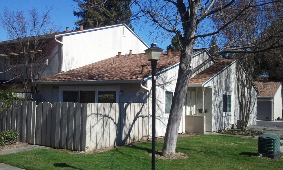 Building Photo - 497 Daisydell Court