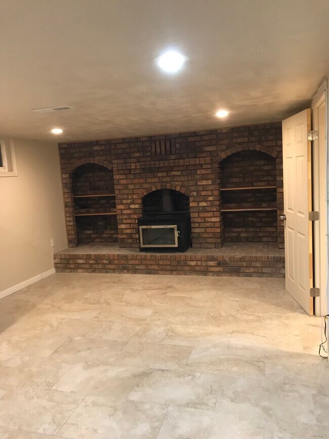 Building Photo - 174 E Pioneer Ave