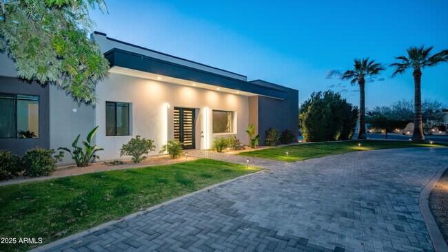 Building Photo - 7417 E Paradise Dr