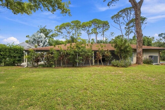Building Photo - 1257 Fairway Cir S