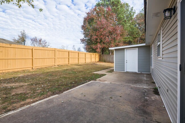 Building Photo - 117 Willow Bluff Dr