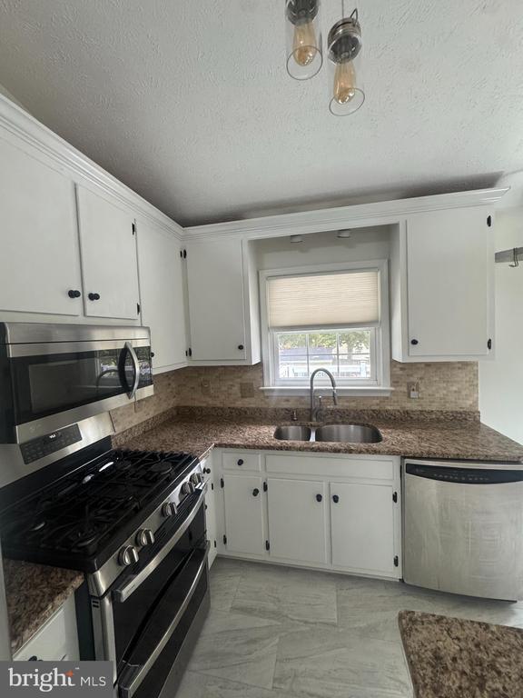 Building Photo - 74 Clarion Dr