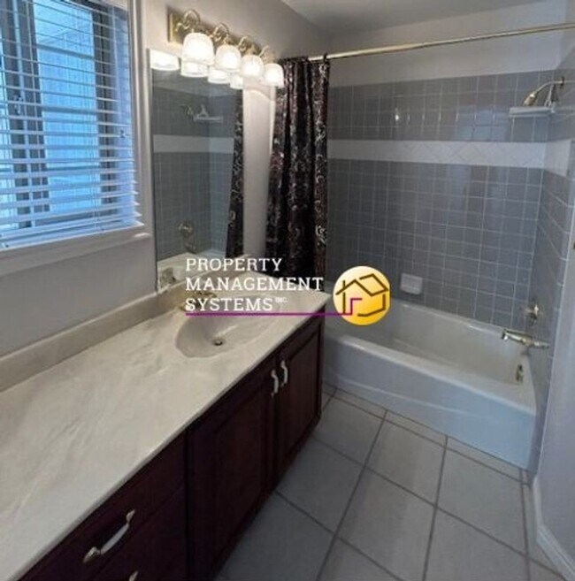 Building Photo - 3 Bedroom Condo Near Park City