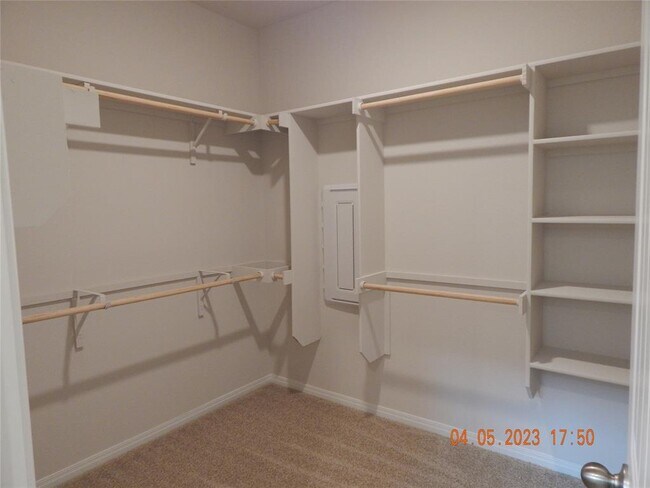 Building Photo - 705 Mais Dr