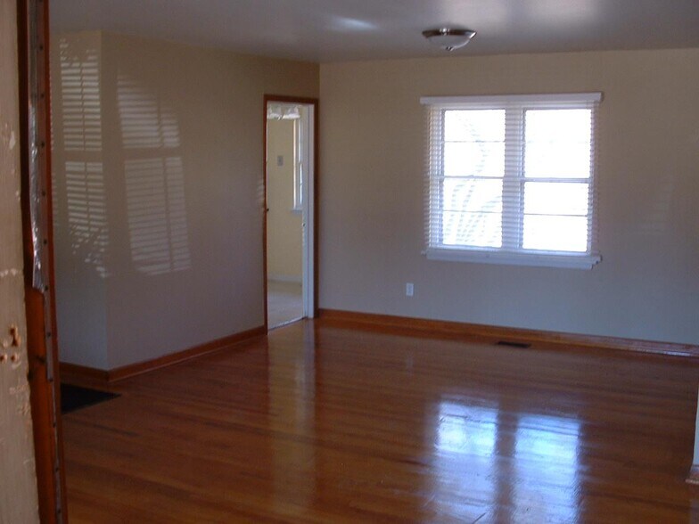 Building Photo - 1209 Windsor Way
