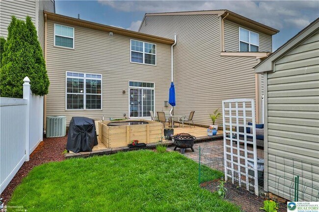 Building Photo - 262 Blue Sage Dr