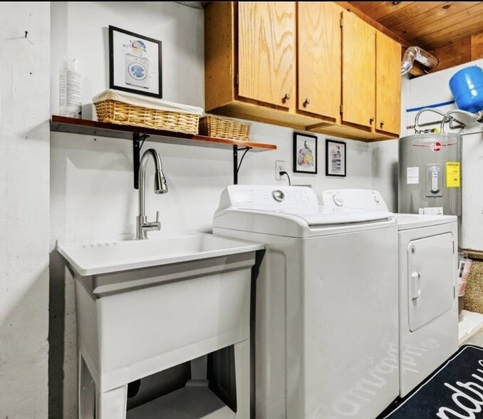 Laundry - 1056 Olympia Ave NE