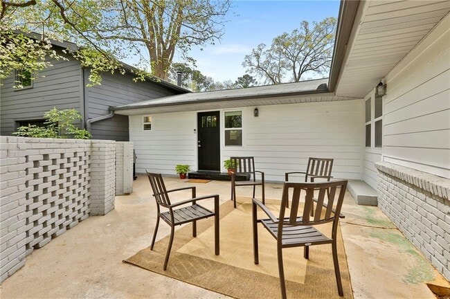 Building Photo - 2037 Lively Ridge Rd NE