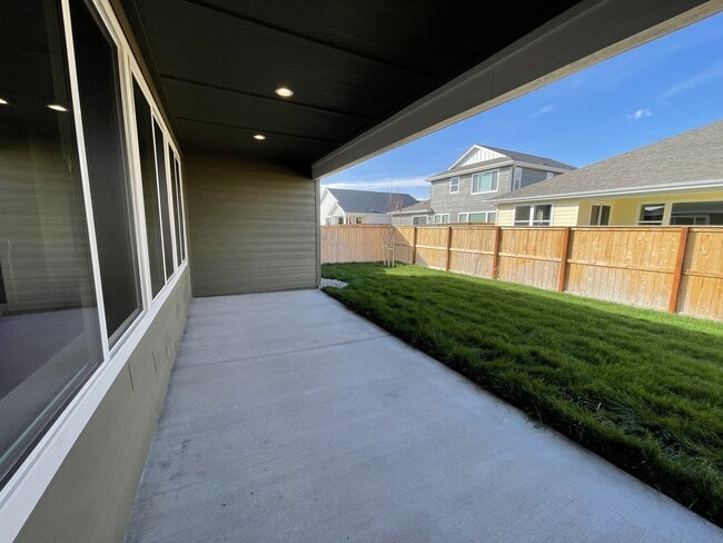 Building Photo - Beautiful 4 Bedroom, 3.5 Bathroom Home in Prescott Ranch!