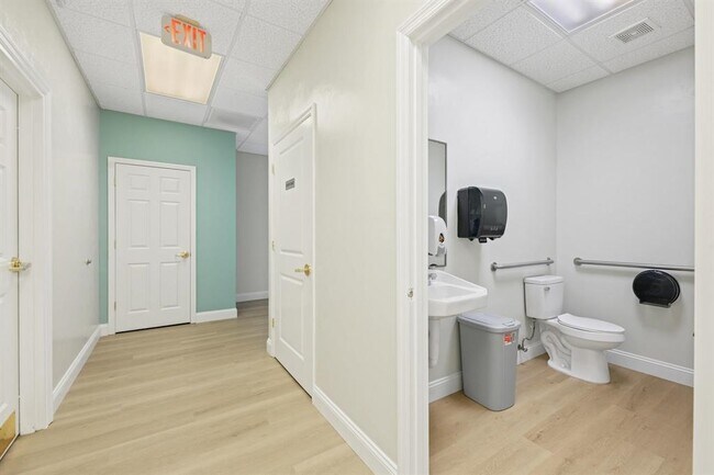 Building Photo - 3606 Maclay Blvd