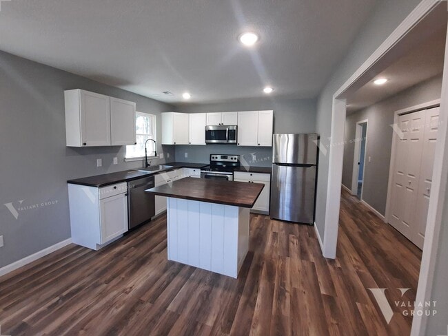 Building Photo - 3-Bedroom, 3-Bathroom House for Rent in th...