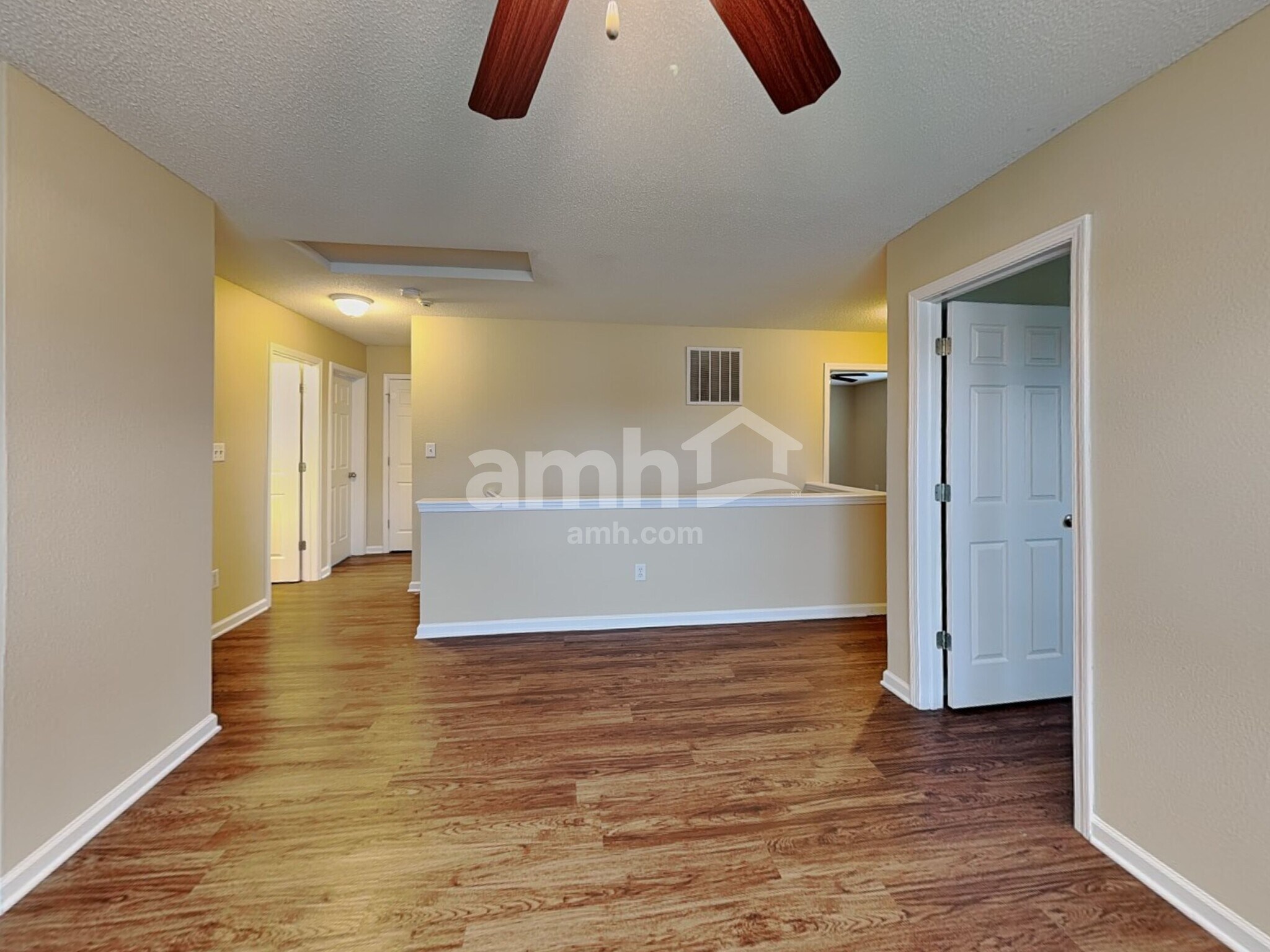 Building Photo - 897 Sunvista Dr