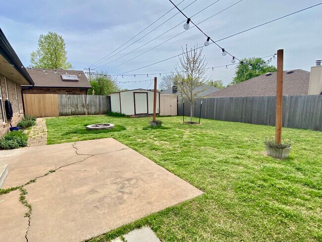 Building Photo - Gorgeous Remodeled Edmond 3 Bed 2 Bath
