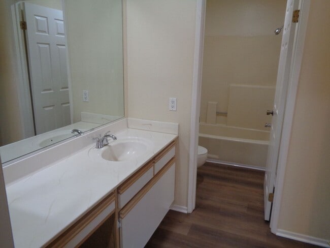 Building Photo - 2 Story 2 Bedroom Condo in the Willow Creek Condo Complex