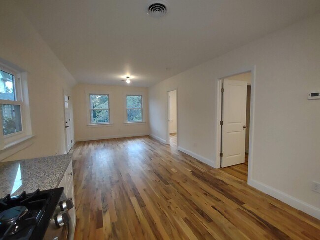 Building Photo - 394 Union Ave