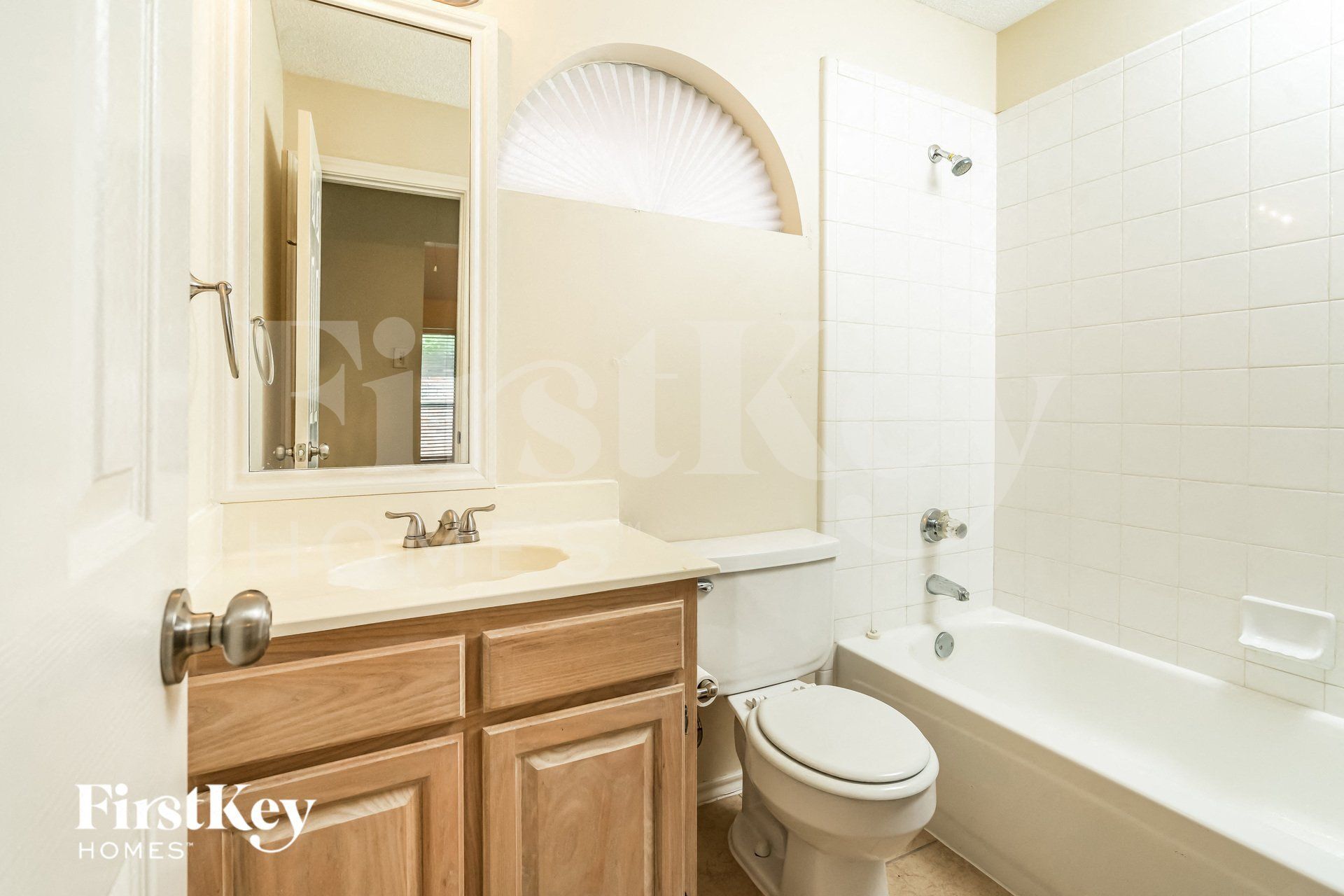 Building Photo - 2021 Greenview Dr