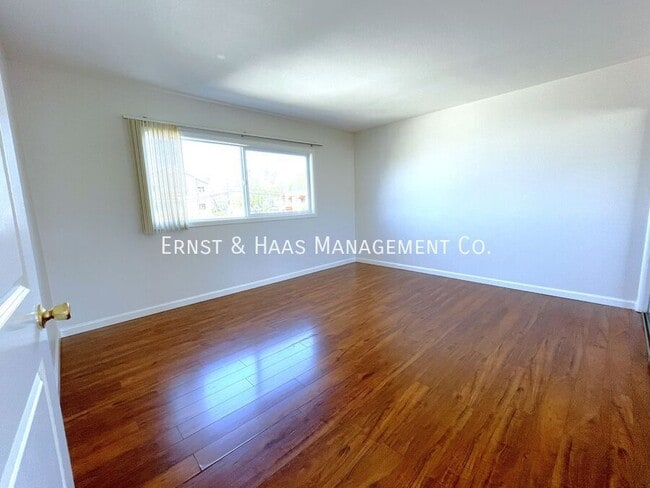 Building Photo - 3211 E Wilton St