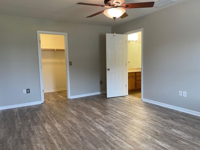 Building Photo - Charming 4BR/3BA Home in Azalea Acres – A Must-See