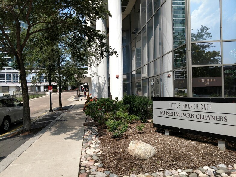 Building Photo - 1235 S Prairie Ave