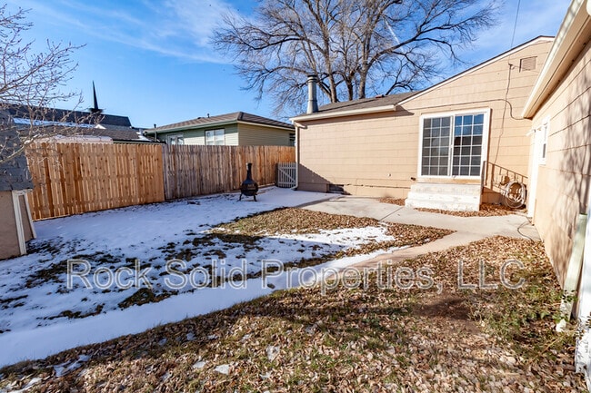 Building Photo - 1529 Walnut Dr