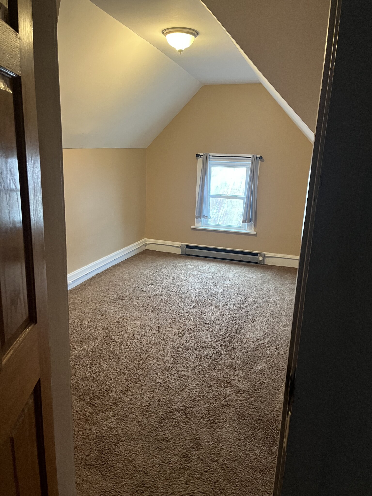 Upper 3rd level bedroom - 518 5th Ave S