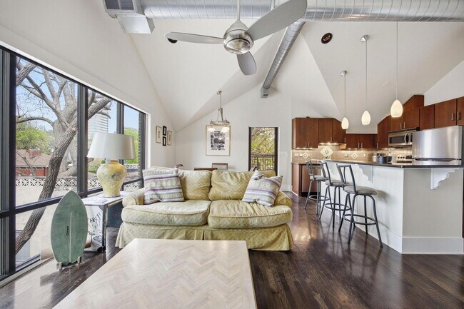 Building Photo - 261 S Limestone