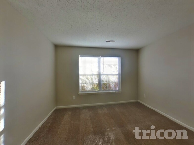 Building Photo - 5477 Wood Hollow Dr