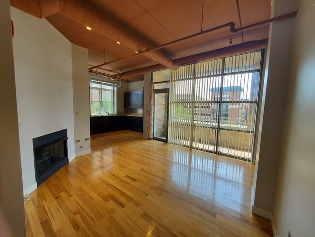 Building Photo - 10 S Dunton Ave