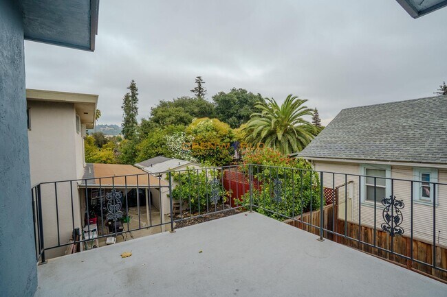 Building Photo - 414 Bancroft Ave