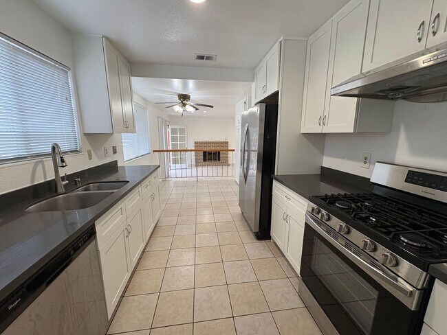 Building Photo - 3406 Chandler Cir