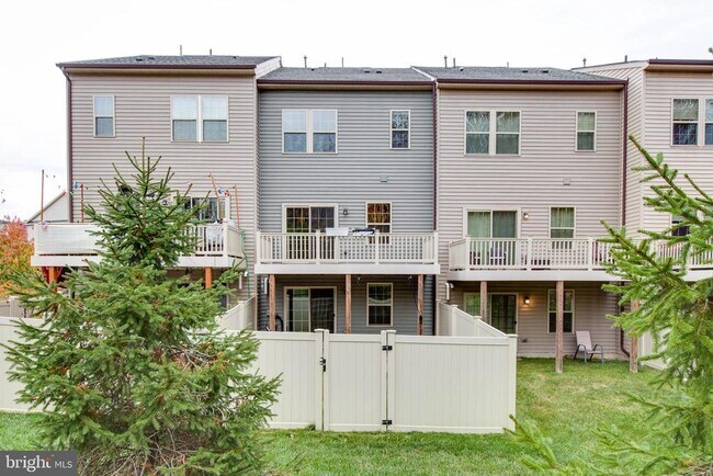 Building Photo - 2805 Fredericksburg Rd