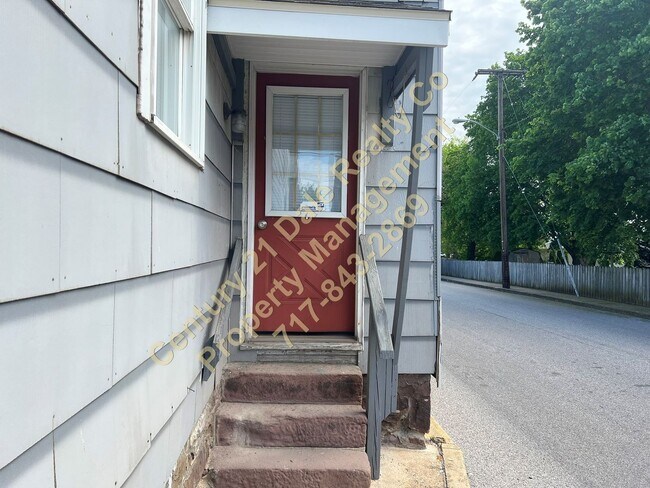 Building Photo - Very Spacious First Floor 2 Bedroom in Dov...