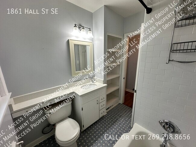 Building Photo - SE Side 3 Bedroom Home by East GR
