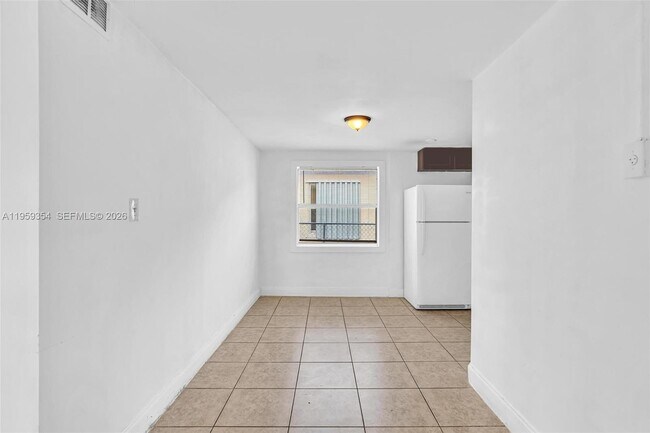 Building Photo - 2800 NW 6th Ct