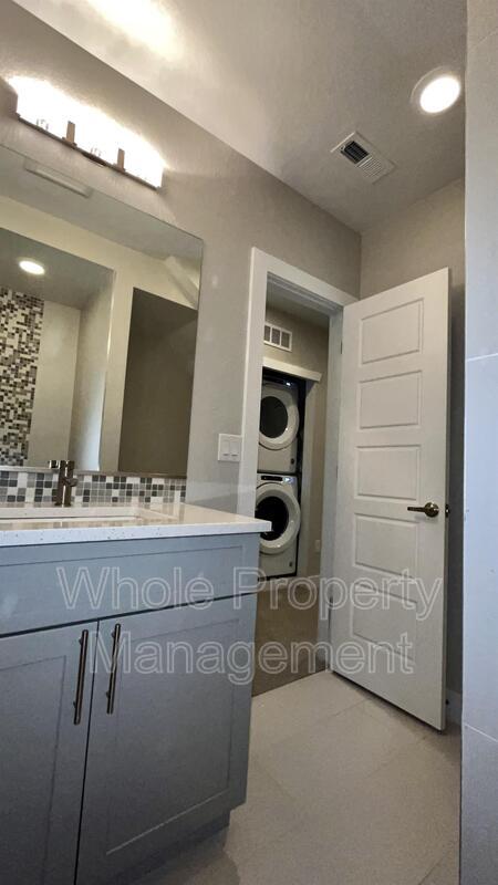 Building Photo - 2870 W Parkside Pl