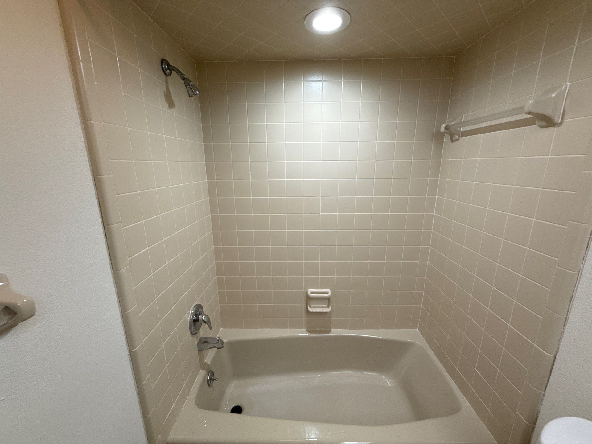 Building Photo - 100 Golfview Dr