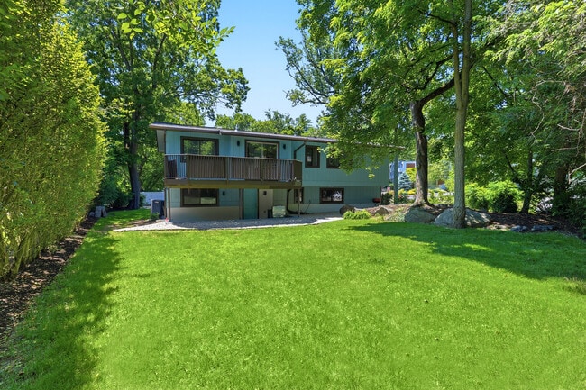 Building Photo - 7 Brookdell Dr