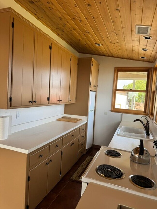 Building Photo - 1475 Cougar Ridge Rd
